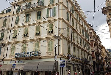 Disponiamo di una serie di appartamenti completamente arredati in piano centro di Sanremo, zona Via Matteotti - Piazza Colombo