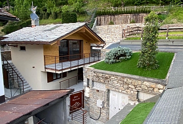 Nel pieno centro di Courmayeur costruiamo un nuovo chalet dotato di un piano interrato destinato a SPA e centro benessere e due piani fuori terra...